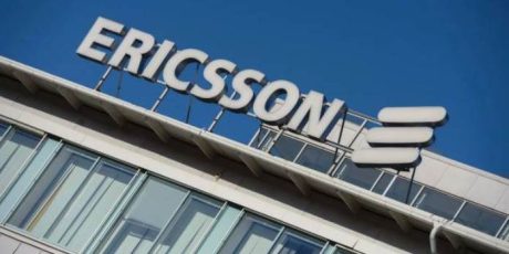 Två toppar lämnar Ericsson