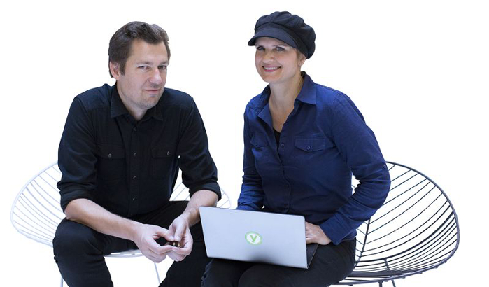 Jakob och Stina Ehrensvärd har skapat YubiKey för ett säkrare internet. Foto: Pernilla Pettersson.