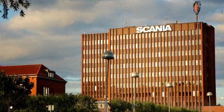 Scania erbjuder 200 000 kronor till tjänstemän som säger upp sig