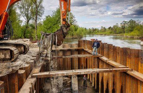 Ukrainska ingenjörer kämpar med återuppbyggnaden – ”experter inkallas till kriget”