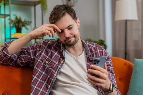 Svensk lag om ”rätten att logga ut"  dröjer