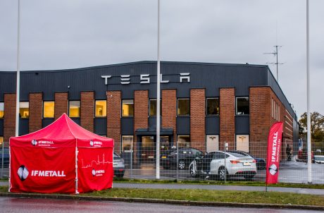 Strejk på Tesla i Segeltorp