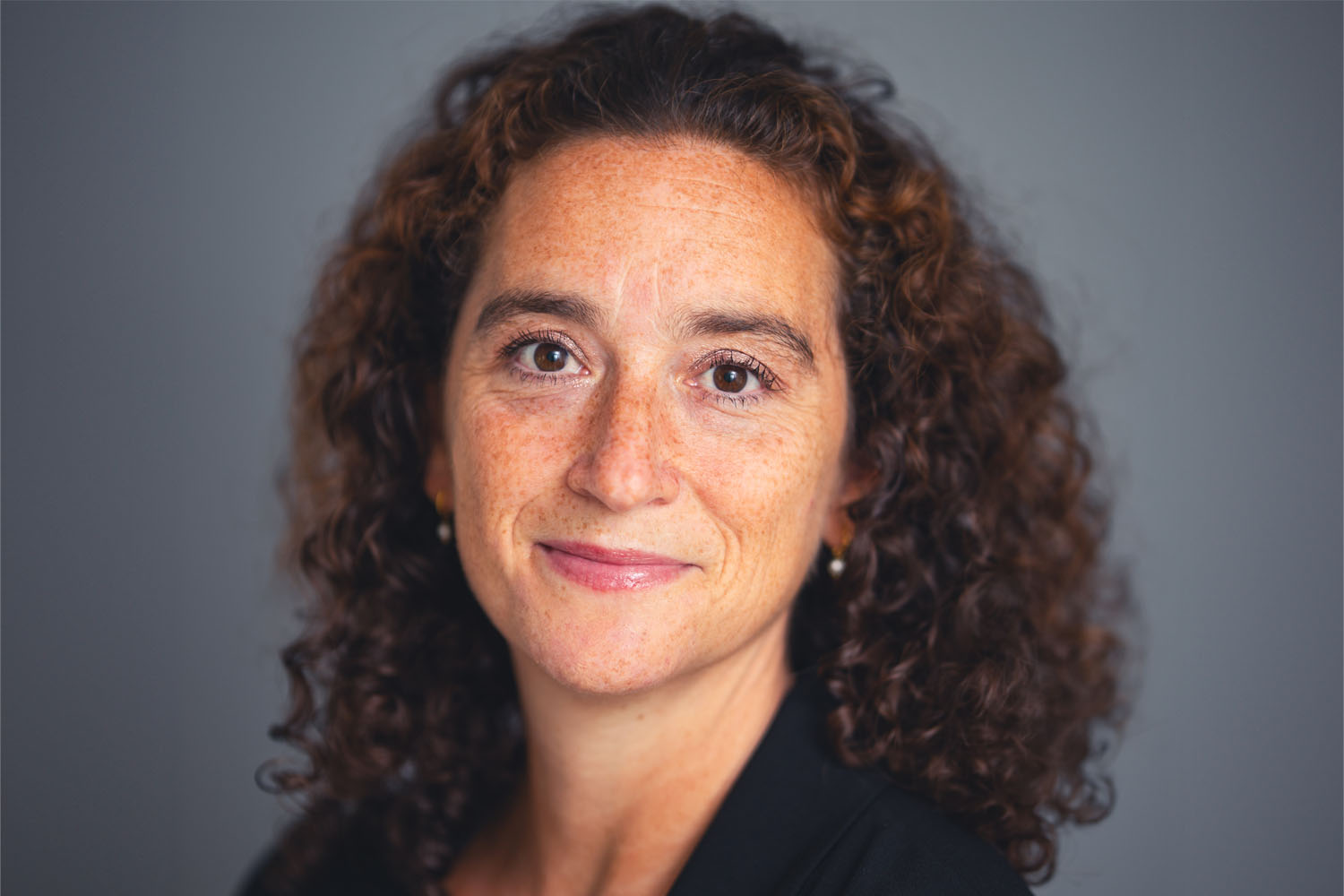 Maja Lok, senior HR-expert, säger att det finns faktorer som gynnar chefernas löneutveckling mer än specialisternas. Men hon har tips på vad specialisterna kan göra för att höja lönen. Foto: privat.