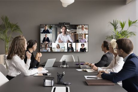 För att ett möte ska bli bra krävs energi och engagemang bland deltagarna. Det kan vara svårt att åstadkomma i hybridmöten. Foto: Getty Images.