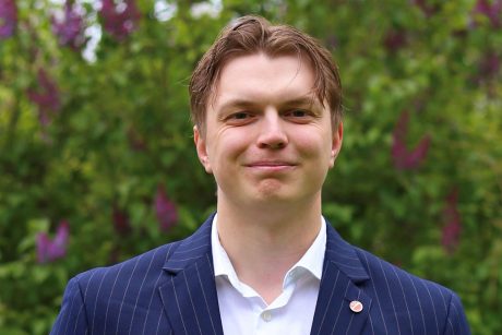 Civilingenjörsstudenten Jesper Wärn vill att Sverige satsar på fabriker för att framställa sällsynta jordartsmetaller. Det skulle göra oss oberoende av Kina.