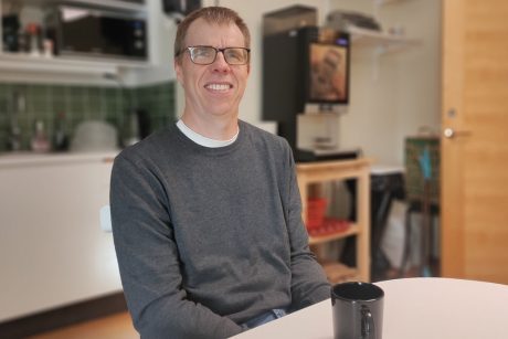 Han utvecklar hjälpmedel för synskadade - utan att själv se