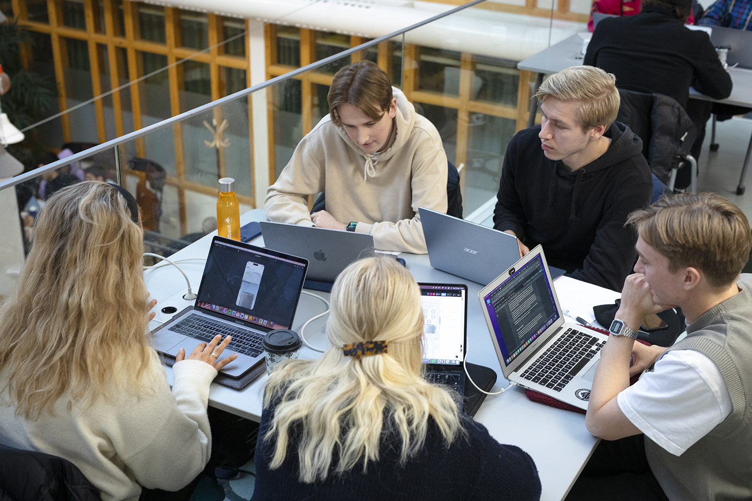 Studenter_MIT-huset_Umea_uni_foto_Mattias_Pettersson Studenter studerar, Umeå universitet