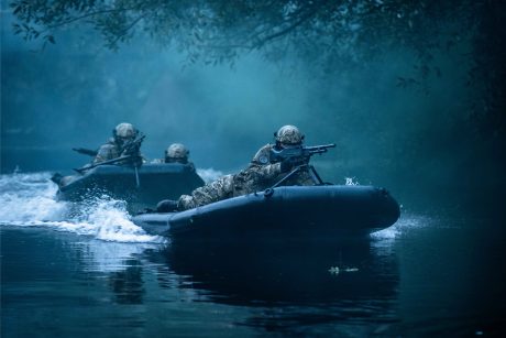 SOAL Marine i Västra Frölunda utvecklar bland annat uppblåsbara plattformar med jetdrift för transport av både personal och utrustning. Foto: SOAL Marine.