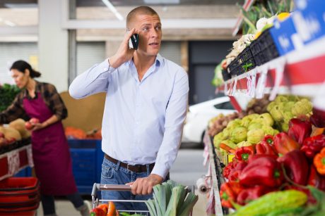 Om chefen beordrar arbete, till exempel sena kvällar. Hur får jag kompensera tiden? Kan jag ta ledigt en fredagseftermiddag. Friheten som övertidsavlösta har tolkas olika bland chefer. Foto: Getty Images.