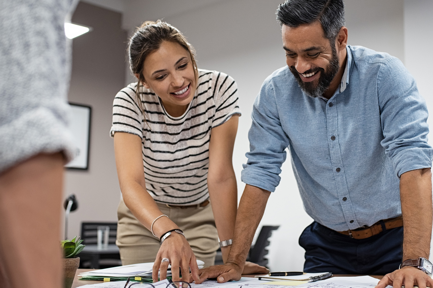 Kortare_arbetstid_startbild När arbetstiden är kortare blir det viktigt är att identifiera tidstjuvar, till exempel onödiga möten. Kortare avstämningar, och bara med de som berör, är en åtgärd. Foto: Getty Images.