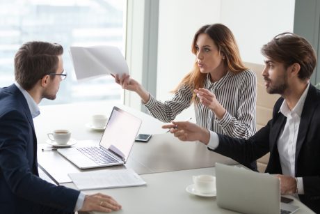 Det kan finnas olika anledningar till en gnällkultur i arbetsgruppen och därför krävs olika lösningar. Men det är alltid bra att ta i problemet så snabbt som möjligt. Foto: Getty Images.