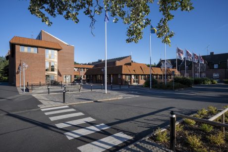 Tomelilla backar från kravet: Utköpta kan söka jobb som direktör