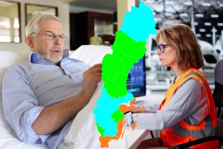 En senior ingenjör som ligger på soffan och en som sitter vid en dator