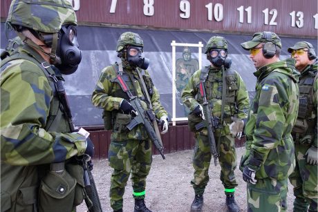 Genomgång inför övningsmoment under Insatsingenjörernas kurs i personlig färdighet